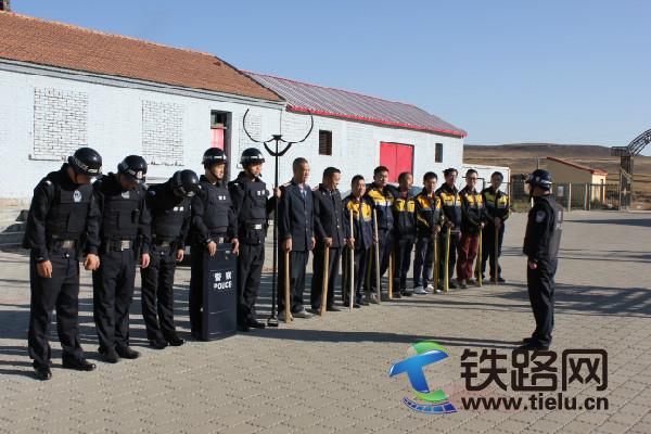 1456963620248206.jpg 十八臺所采取緊急措施應對冰雪災害天氣_十八臺所開展反恐防爆演練_IMG_2129.JPG