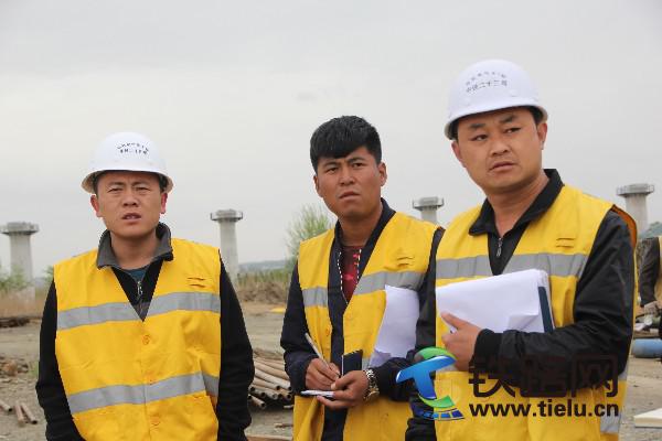 1497917040713682.jpg 韋鐵鶴(右)現場檢查.JPG