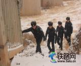 呼鐵公安局興和西車站派出所積極應對降雪天氣,確保