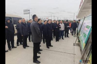 武漢金控長貿鐵路專用線正式開通運營