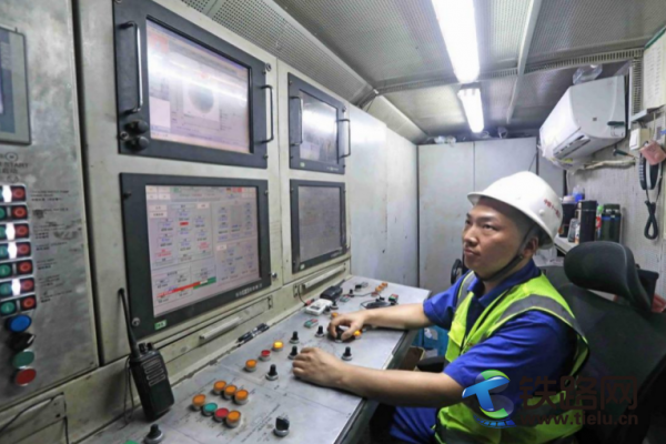 TꏊӢ ЇFؑc܉ͨ15̖18ĿF꠽Oo